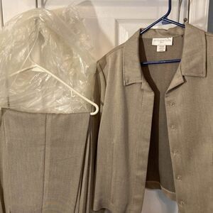 Petite sophisticate and Company pantsuit size large L
